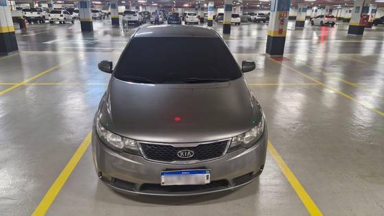 KIA CERATO 1.6 EX3 SEDAN 16V GASOLINA 4P MANUAL KIA CERATO 1.6 EX3 SEDAN 16V GASOLINA 4P MANUAL